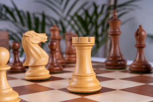 Schachspiel Lorbeer aus <br>Buchsbaum- und Mahagoniholz