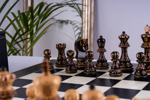 Schachspiel Gipfel <br>aus Ebenholz und Buchsbaum