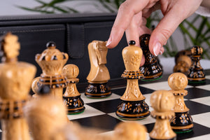 Schachspiel Gipfel <br>aus Ebenholz und Buchsbaum