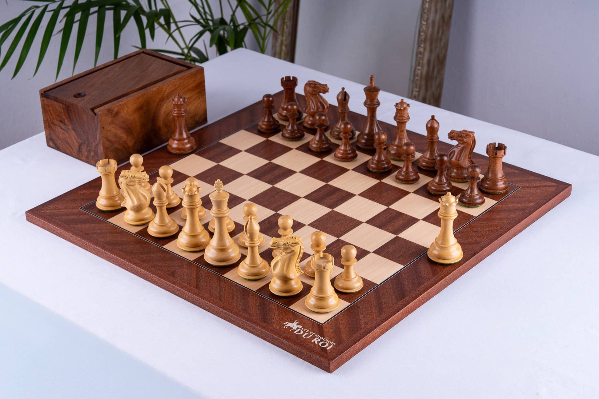 Licht-Schachspiel <br>aus Mahagoniholz