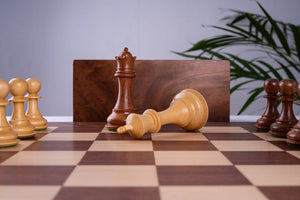 Schachspiel Licht <br>aus Mahagoniholz