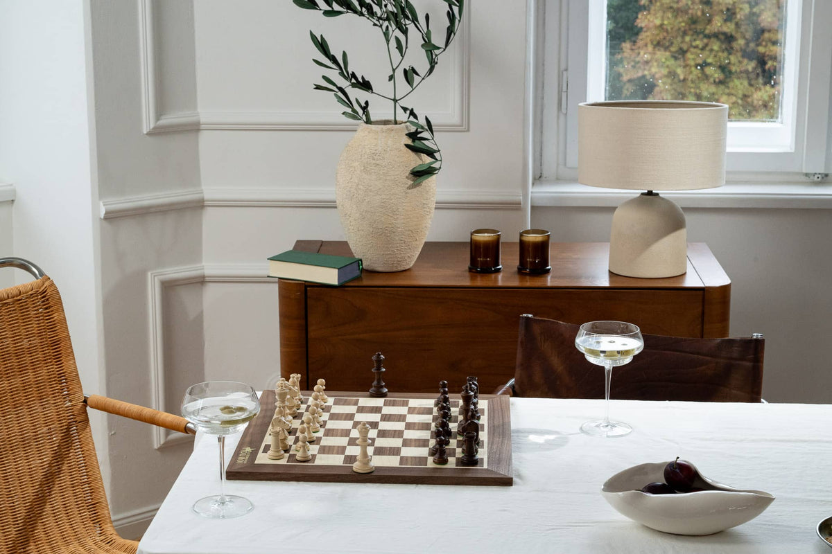 Schachspiel Royal aus <br>Ahorn- und Nussbaumholz
