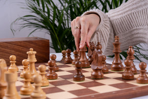 Vintage Schachspiel Buchstabiert <br>und nummeriert aus Mahagoniholz