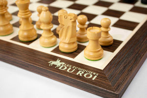 Schachspiel im französischen Stil <br>aus Ebenholz und Ahornholz