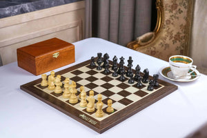 Schachspiel Noblesse <br>aus Ebenholz und Ahornholz