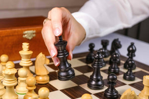 Schachspiel Noblesse <br>aus Ebenholz und Ahornholz