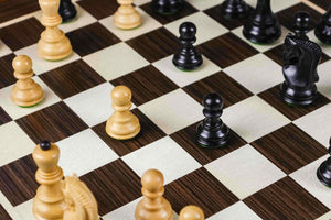 Schachspiel Grace <br>aus Einlegearbeiten (Ebenholz)