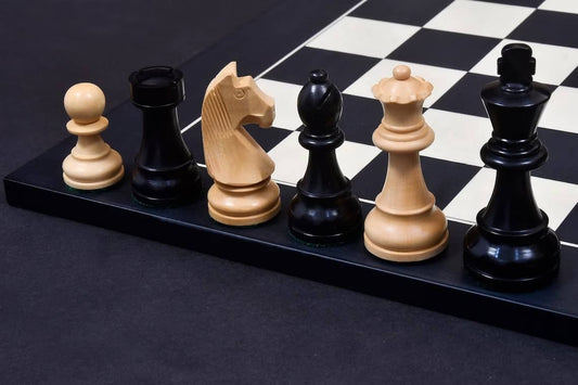 Elegantes Schachspiel <br>aus Holz