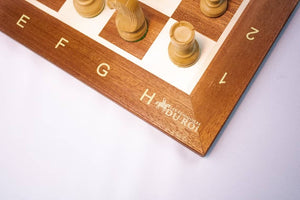 Fleur-de-Lys Schachset <br>aus Mahagoni-Holz gefertigt