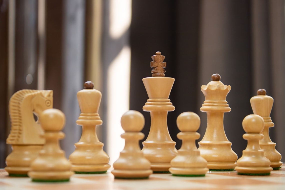 Nordisches Schachspiel aus Mahagoni-Holz Des Königs Schachbretter