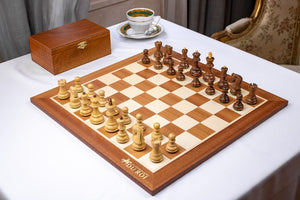 Nordisches Schachspiel <br>aus Mahagoni-Holz