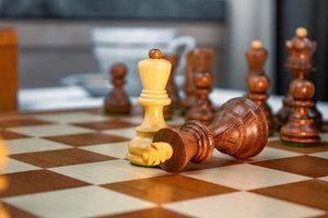 Nordisches Schachspiel <br>aus Mahagoni-Holz