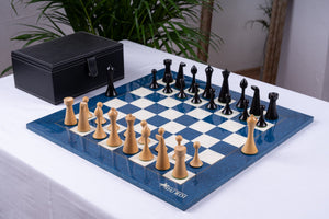 Modernes Kunst-Schachspiel <br>aus Eschenmaserholz
