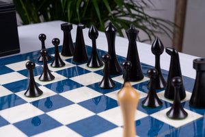 Modernes Kunst-Schachspiel <br>aus Eschenmaserholz
