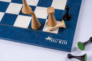 Modernes Kunst-Schachspiel <br>aus Eschenmaserholz