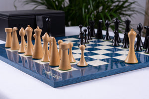 Modernes Kunst-Schachspiel <br>aus Eschenmaserholz
