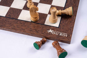 Monarchisches Schachspiel aus <br>Walnussholz (Hochglanz)
