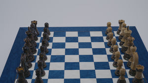 Schachspiel Bleu Roi <br>aus Eschenmaserholz