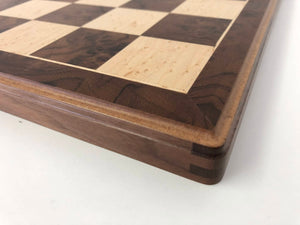 Klassisches Schachspiel <br>aus Nussbaum-Maserholz