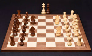 Akazien- und <br>Walnussholz Schachspiel