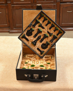 Box Schachfiguren <br>aus Goldsamt