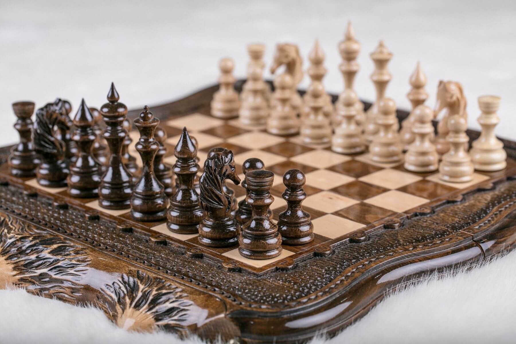 Schach mit Figuren, Nr. 134 aus Holz, Schachspiel 30x30x2,5 cm