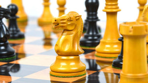 Traditionelles Schachspiel <br>aus Holz
