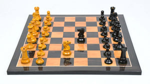 Traditionelles Schachspiel <br>aus Holz