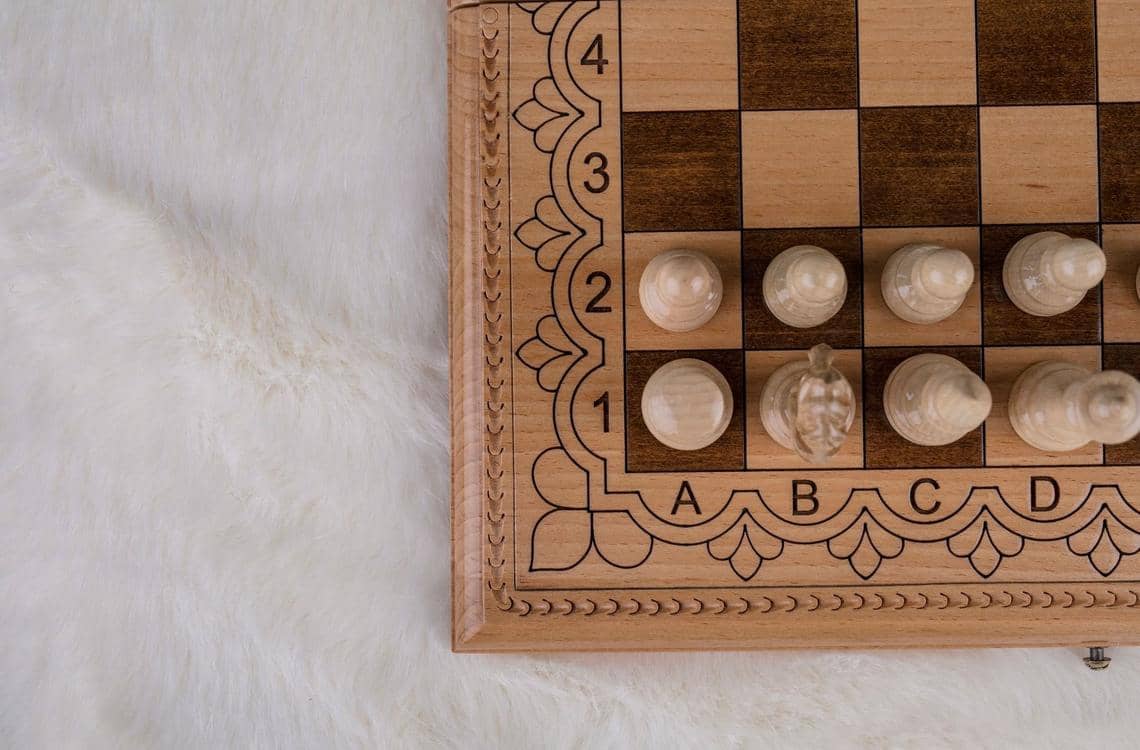 Weißes Schachbrett <br>aus Holz