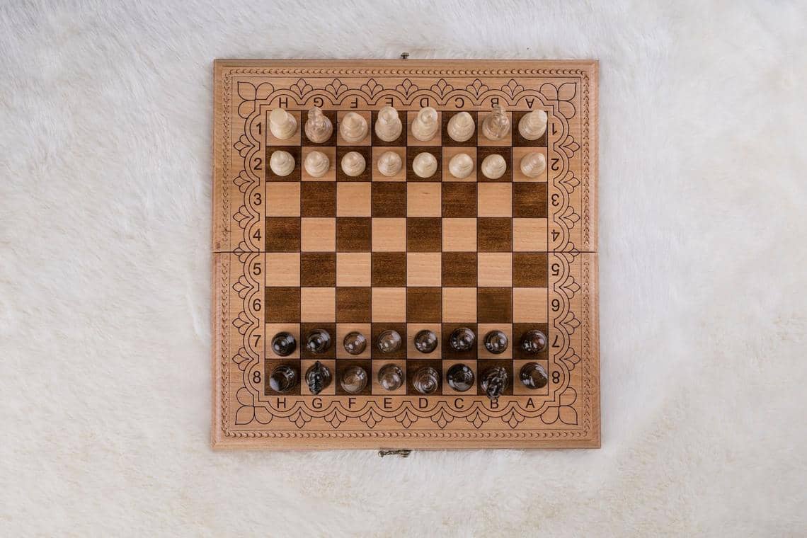 Weißes Schachbrett <br>aus Holz