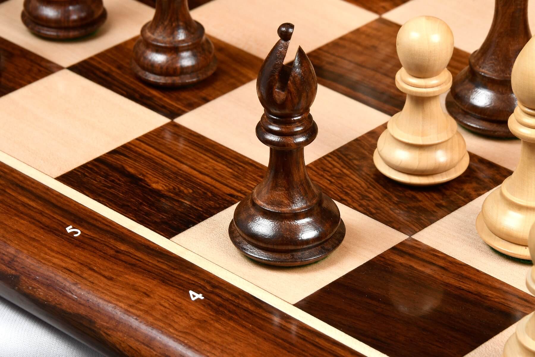Schönes Schachspiel aus Holz Des Königs Schachbretter