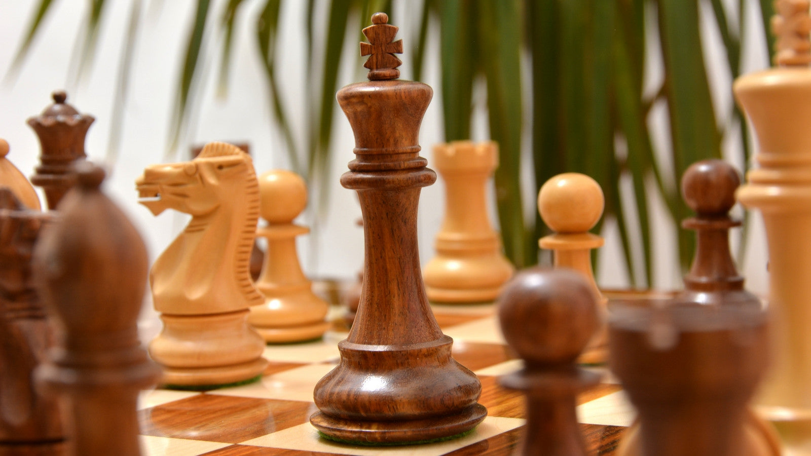 Paket] Hochwertiges Tournament Schachspiel aus Holz mit Gravur