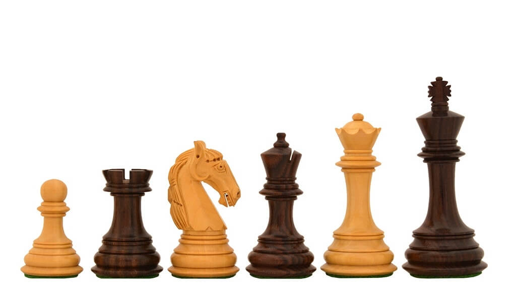 grandes pieces d'échecs scupltées en bois de rose jeu de dame