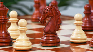 Große Schachfiguren <br>aus Holz
