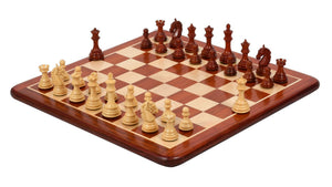Große Schachfiguren <br>aus Holz