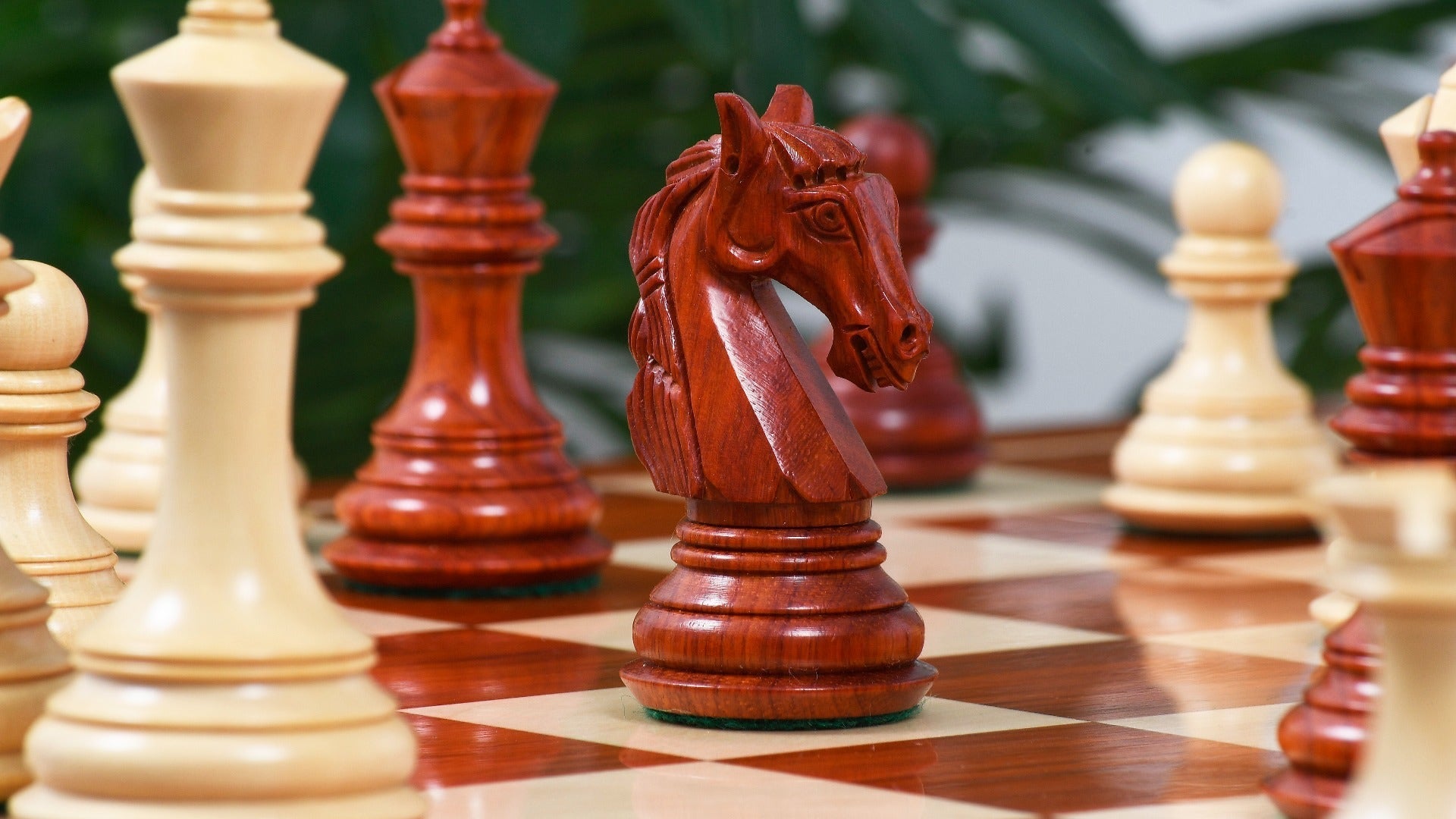 Große Schachfiguren <br>aus Holz
