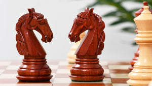 Große Schachfiguren <br>aus Holz