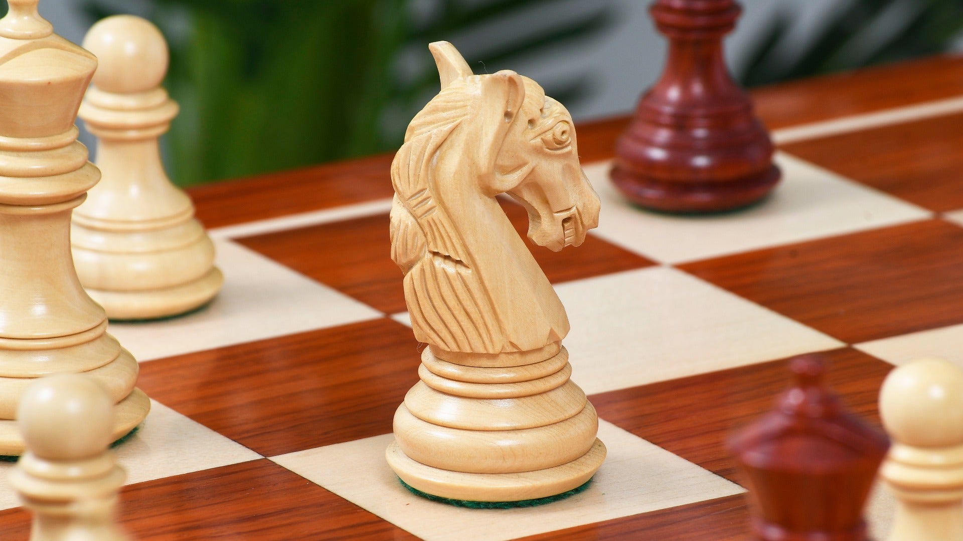 Große Schachfiguren <br>aus Holz