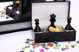 Handwerk Antike Schachfiguren aus Holz 