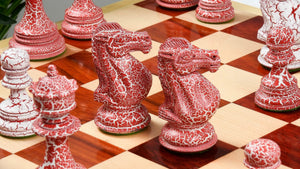  künstlerisch rot-weiße Schachfiguren Kunst