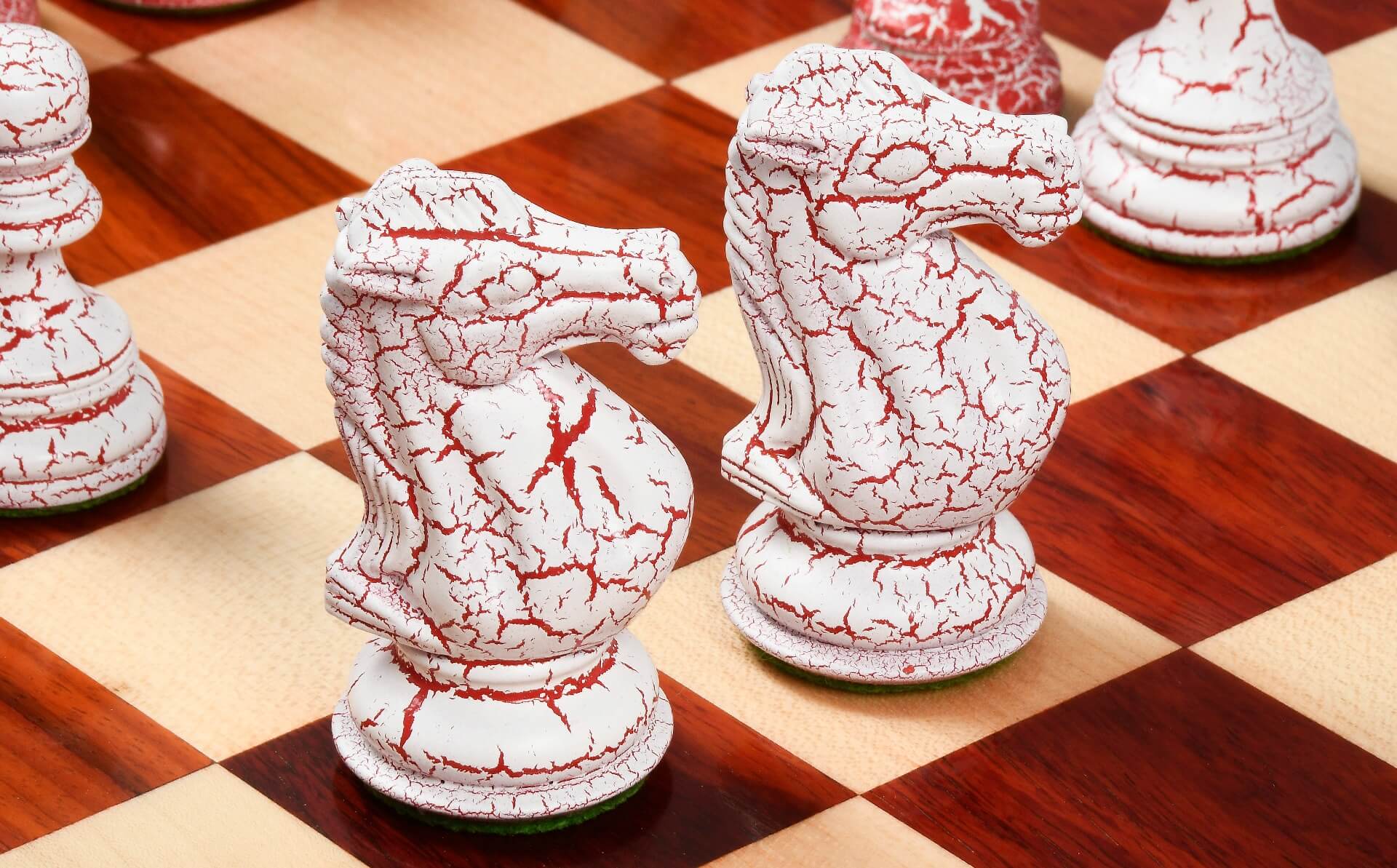 Design rot-weiße Schachfiguren Design