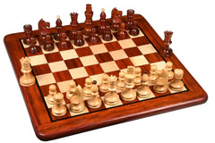 Handgefertigtes Schachspiel <br> aus Holz