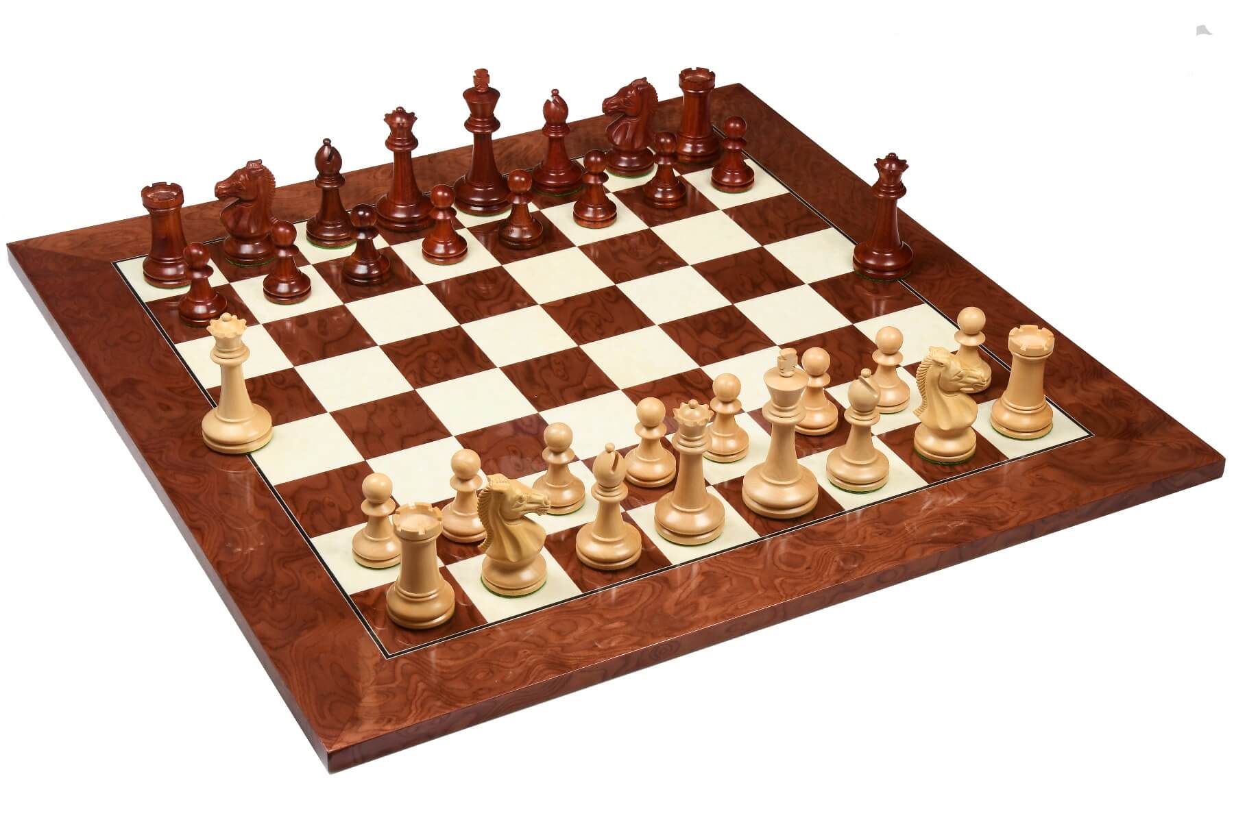 Geschnitztes Schachspiel holz