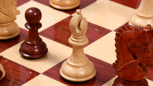 Schachspiel <br>im alten Stil