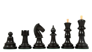 Historische antike Schachfiguren aus Holz