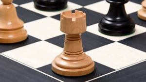 Schachfiguren aus Holz künstlerisch Antike 