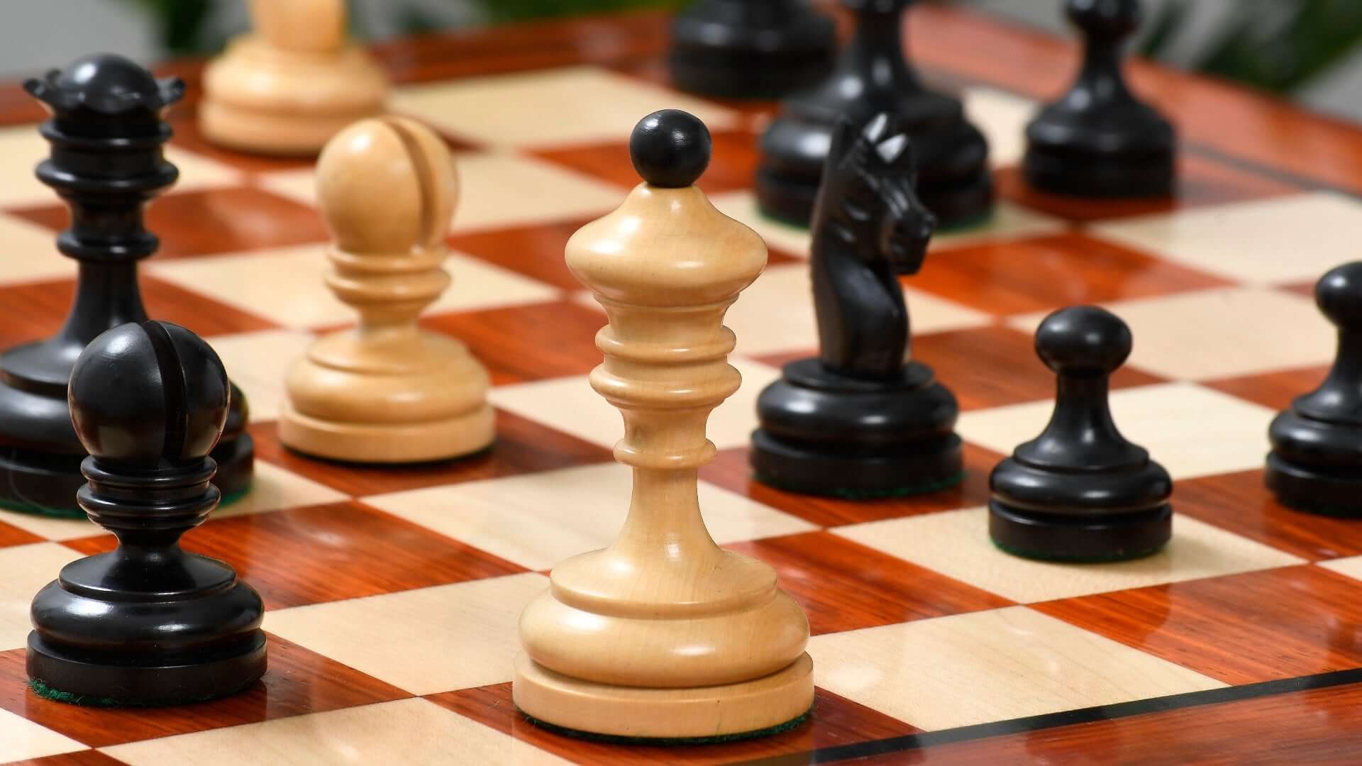 schachfiguren rot schach