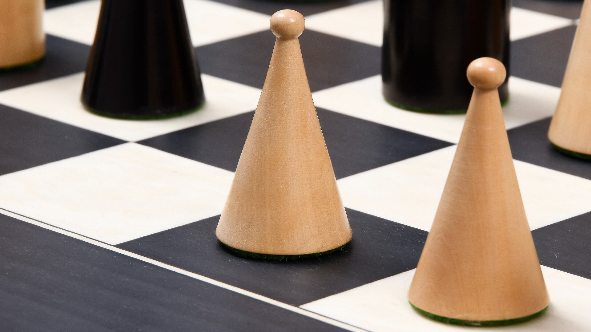 Jeu d'Echecs en Bois Marqueté avec Pions Blancs