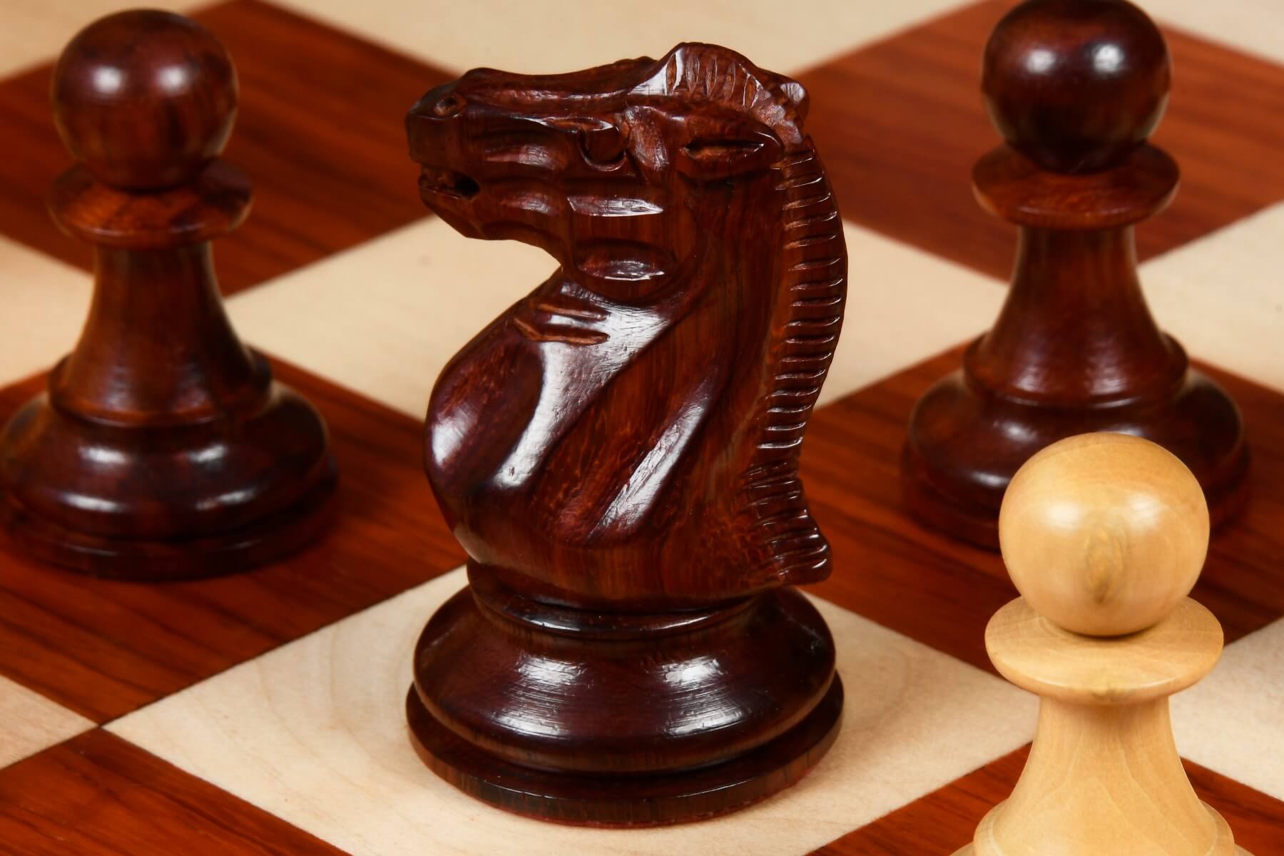 Klassisches Schachspiel aus Holz Des Königs Schachbretter