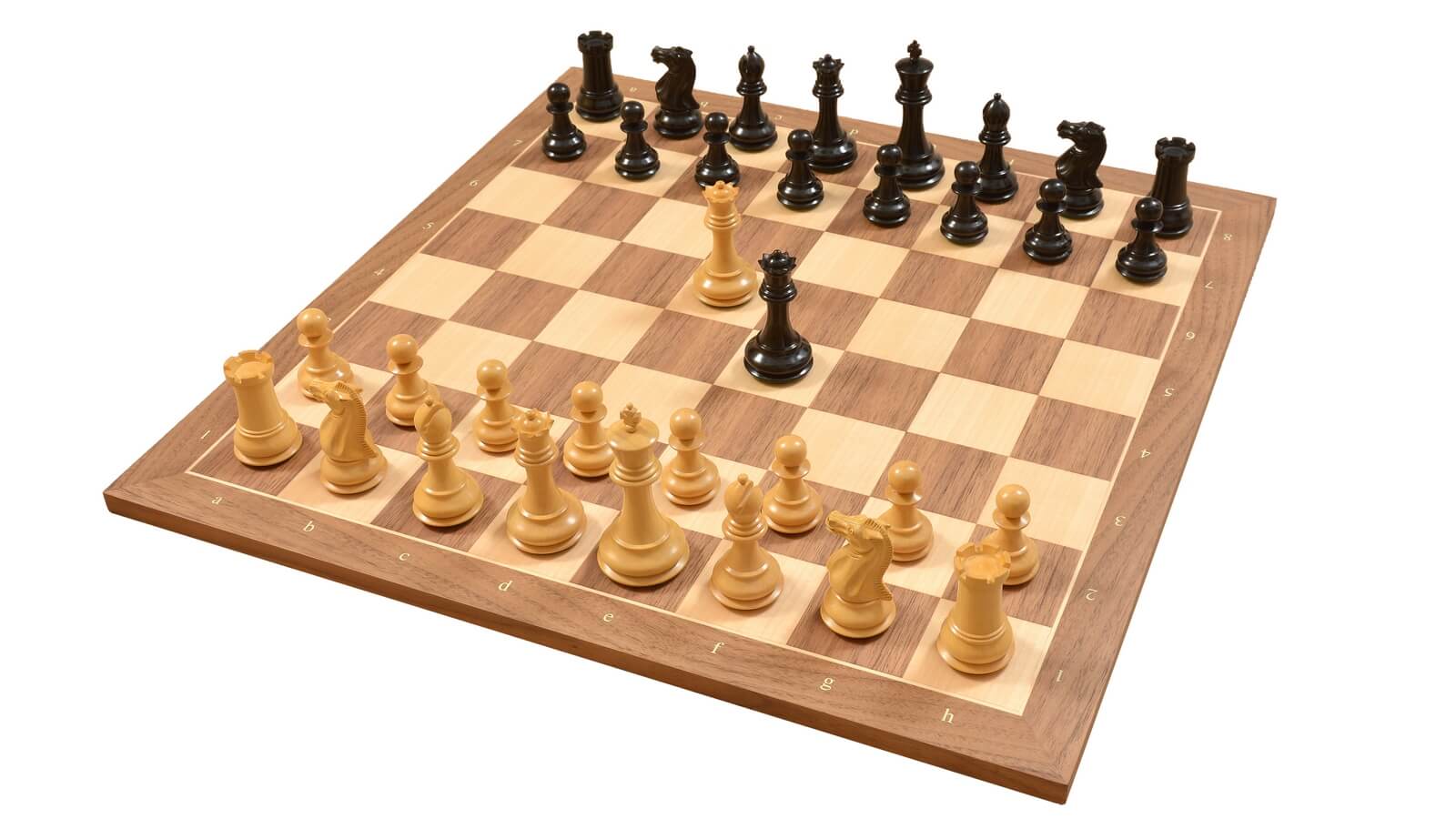 Modernes Schachbrett <br>aus Walnussholz
